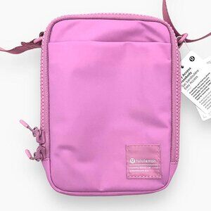 Lululemon Easy Access Crossbody 1.5L Dahlia Mauve/White